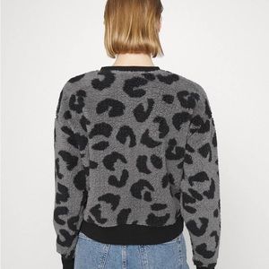 DKNY NWT Leopard Print Crew Neck Long Sleeve Ribbed Hem Knit Statement Sweater